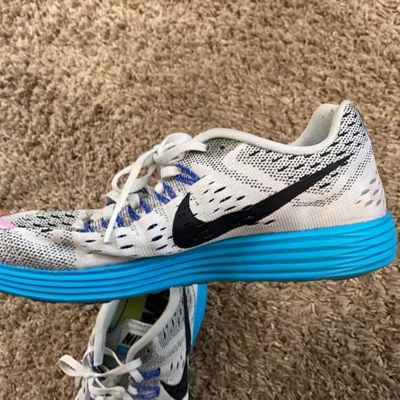 Women’s Nike shoes - Picture 2 of 3